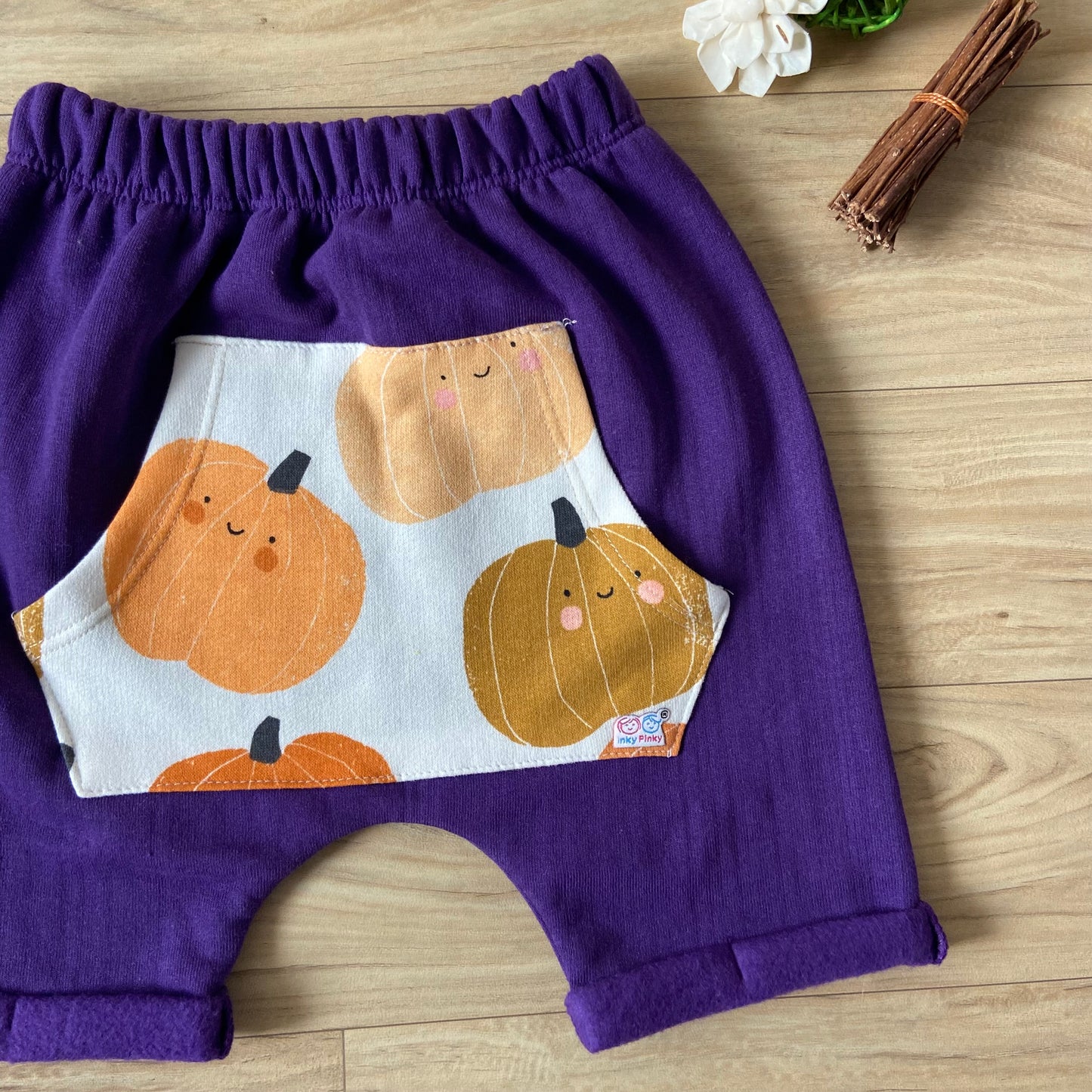 Unisex Infants Pouch & Play Trendy Shorts