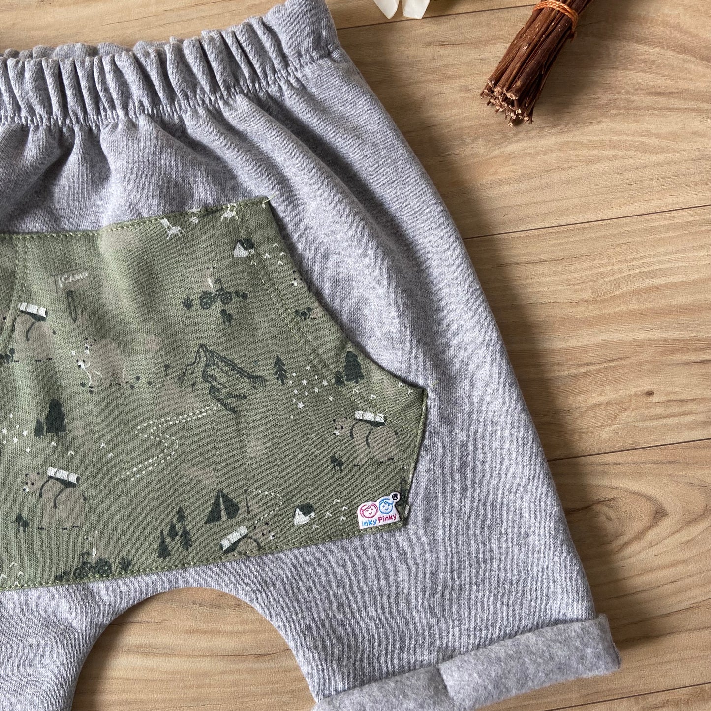 Unisex Infants Pouch & Play Trendy Shorts