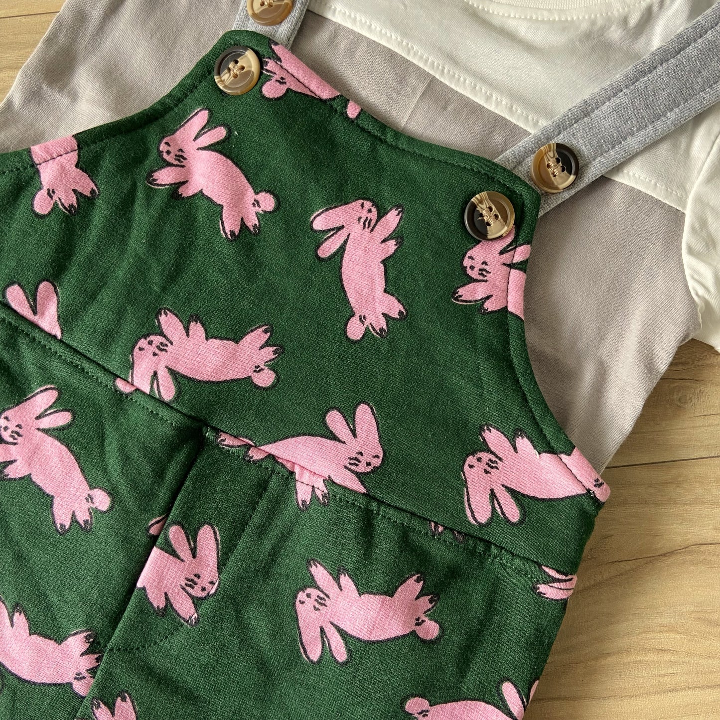 Unisex Infants Dungarees with T-shirt Set