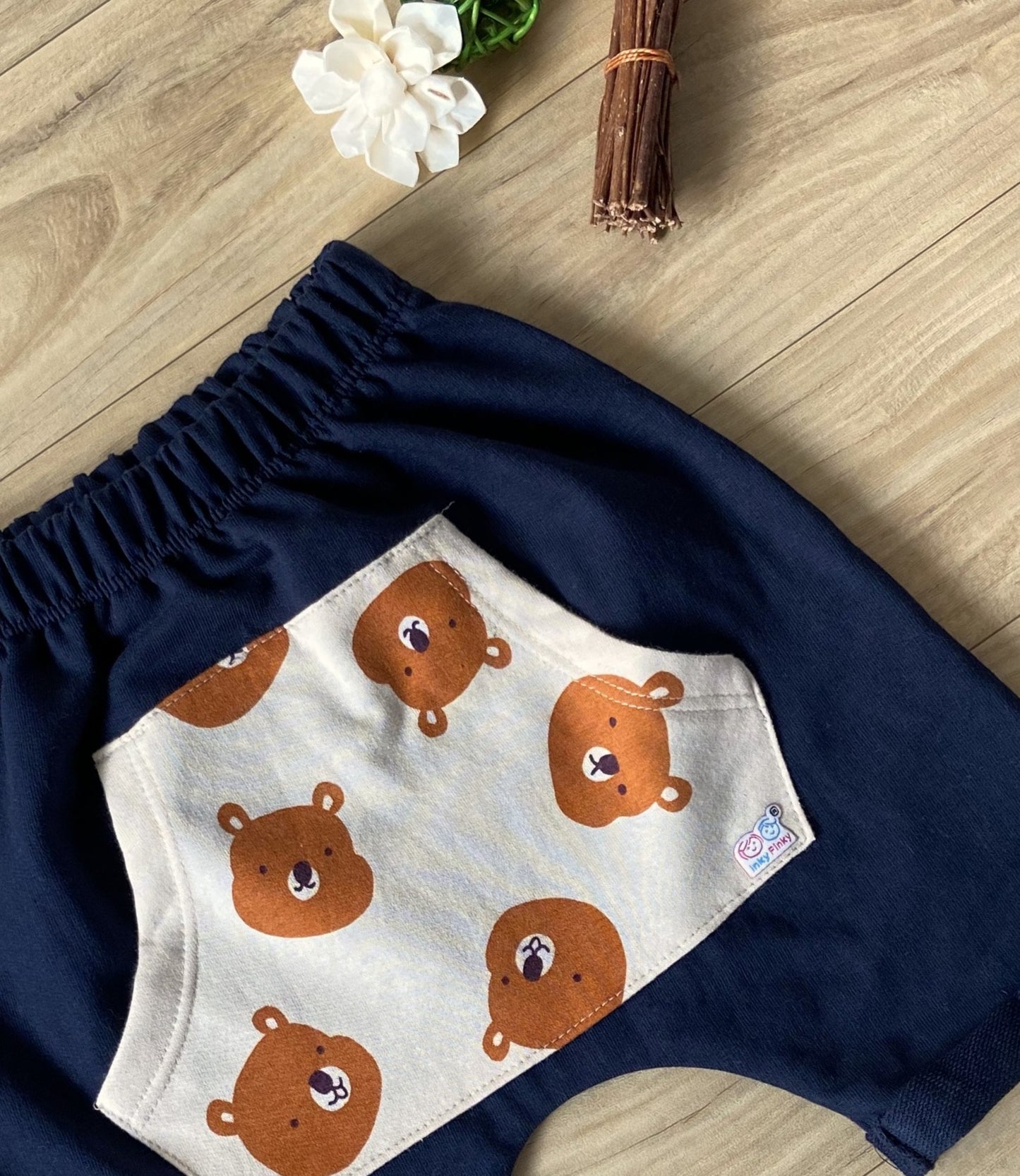 Unisex Infants Pouch & Play Trendy Shorts