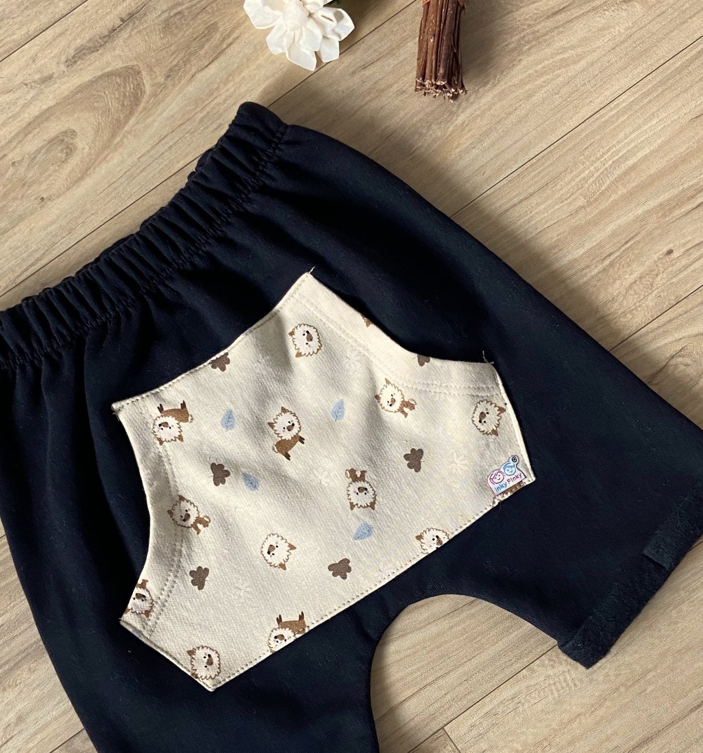 Unisex Infants Pouch & Play Trendy Shorts