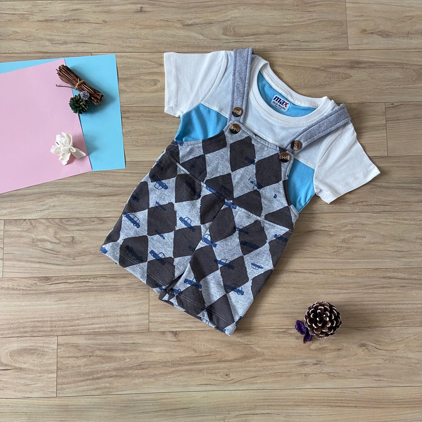 Unisex Infants Dungarees with T-shirt Set