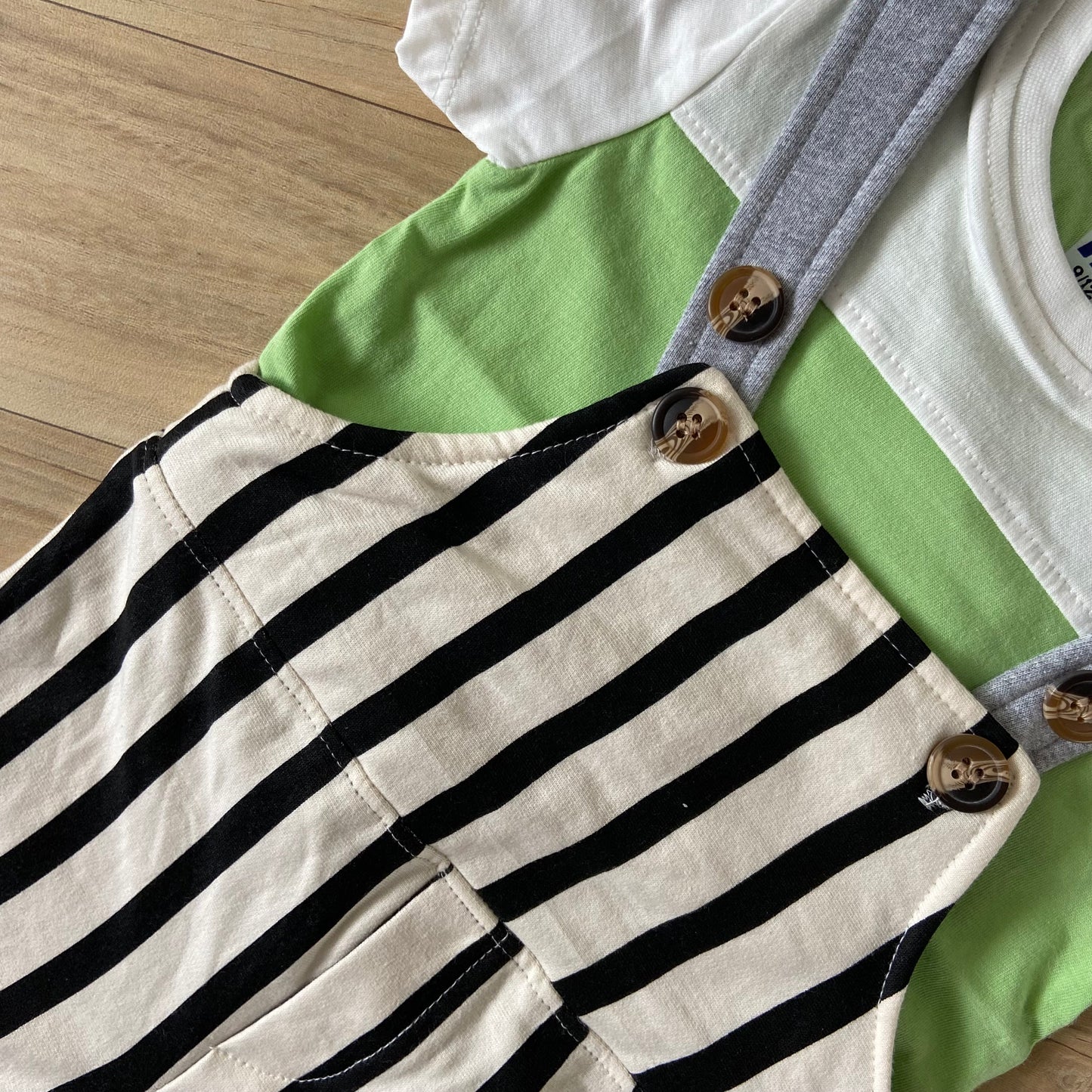 Unisex Infants Dungarees with T-shirt Set