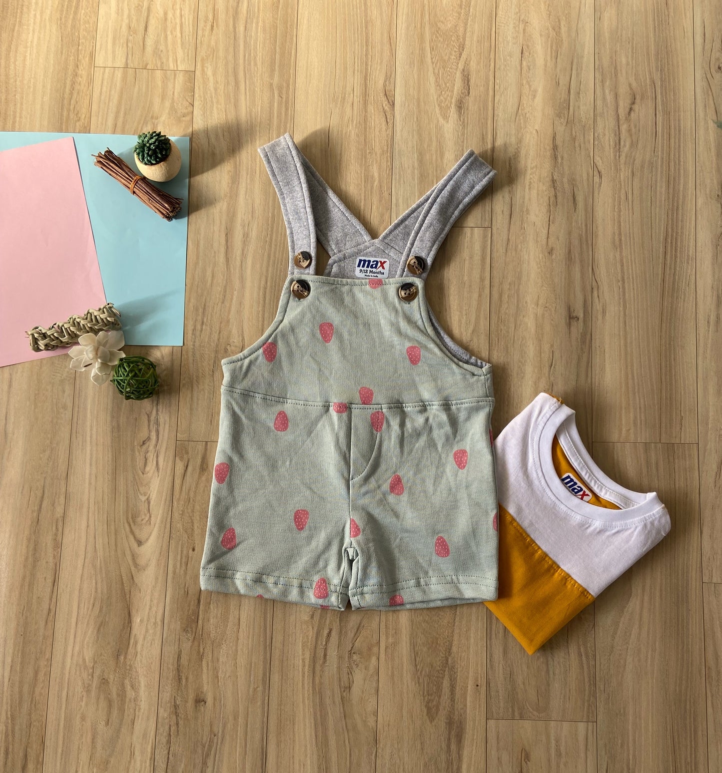 Unisex Infants Dungarees with T-shirt Set