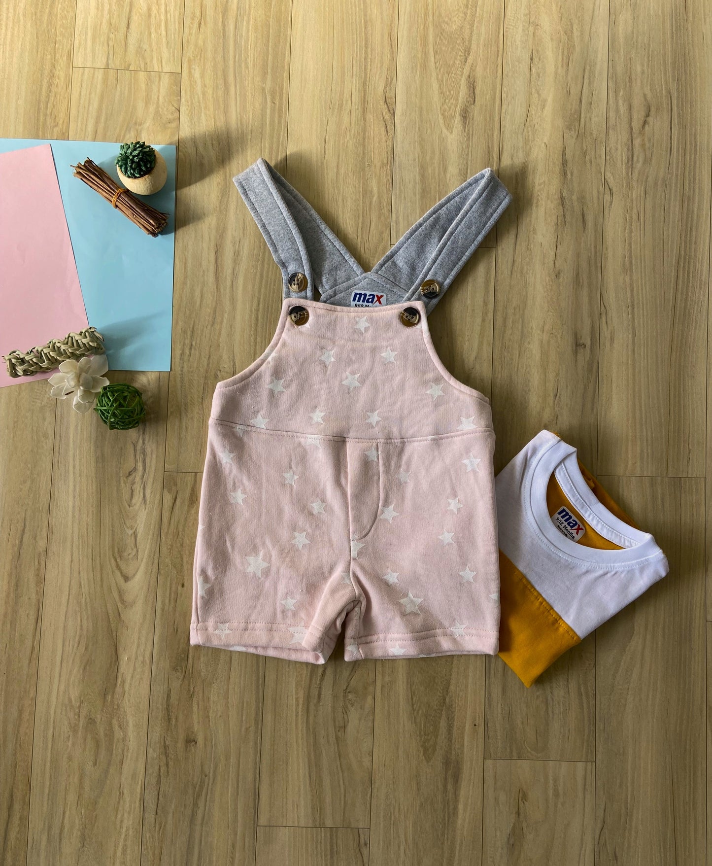 Unisex Infants Dungarees with T-shirt Set