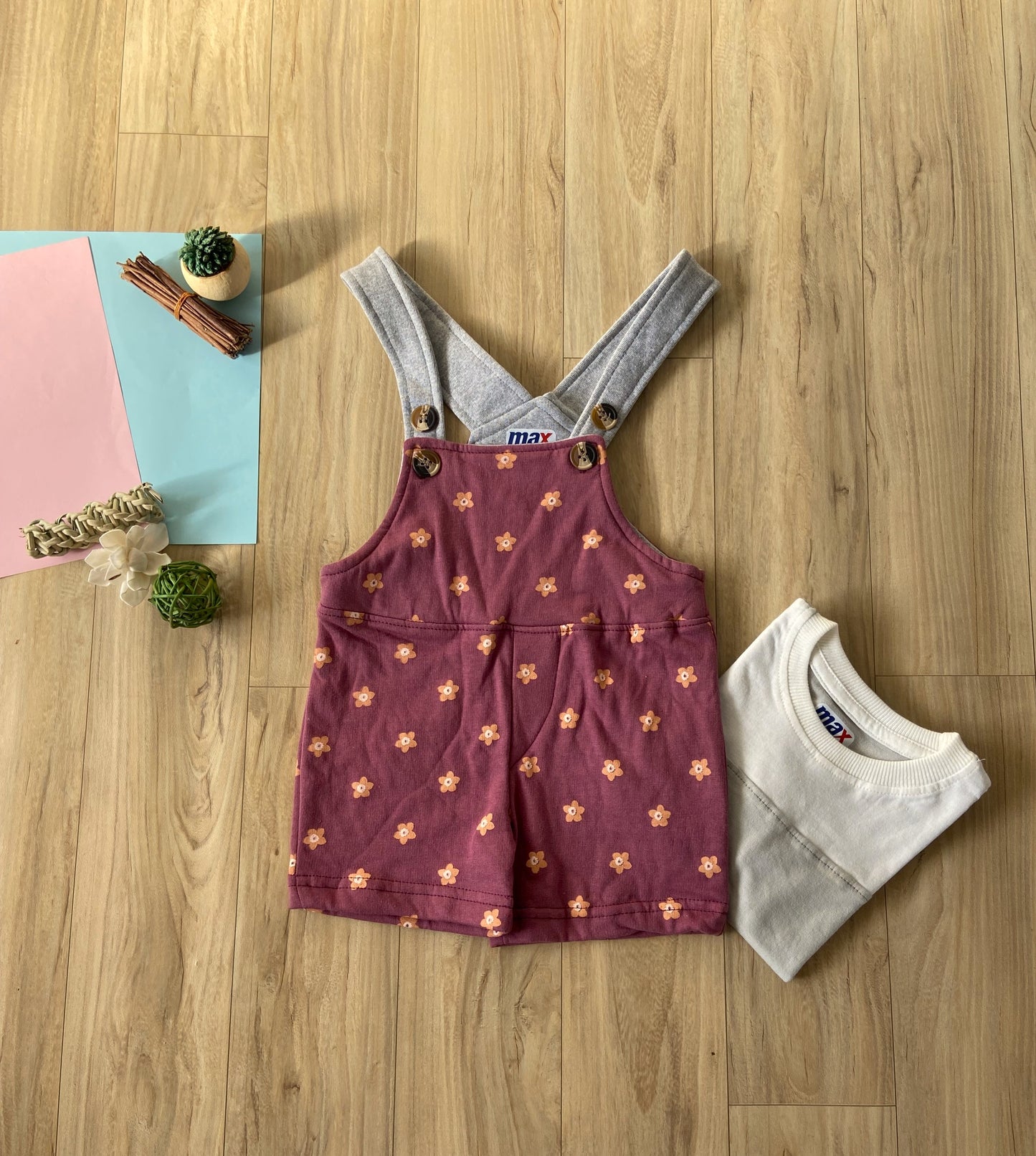 Unisex Infants Dungarees with T-shirt Set