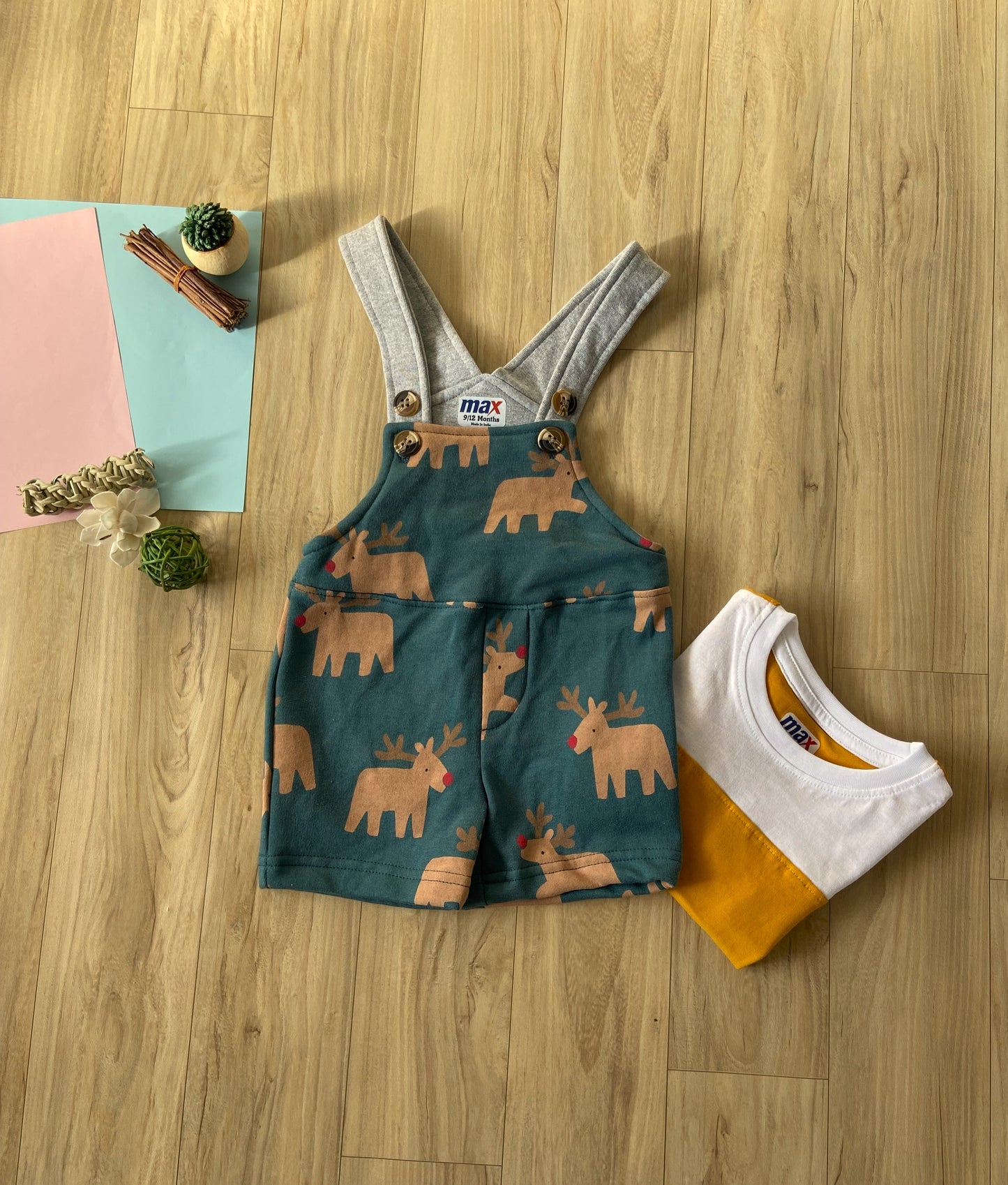 Unisex Infants Dungarees with T-shirt Set