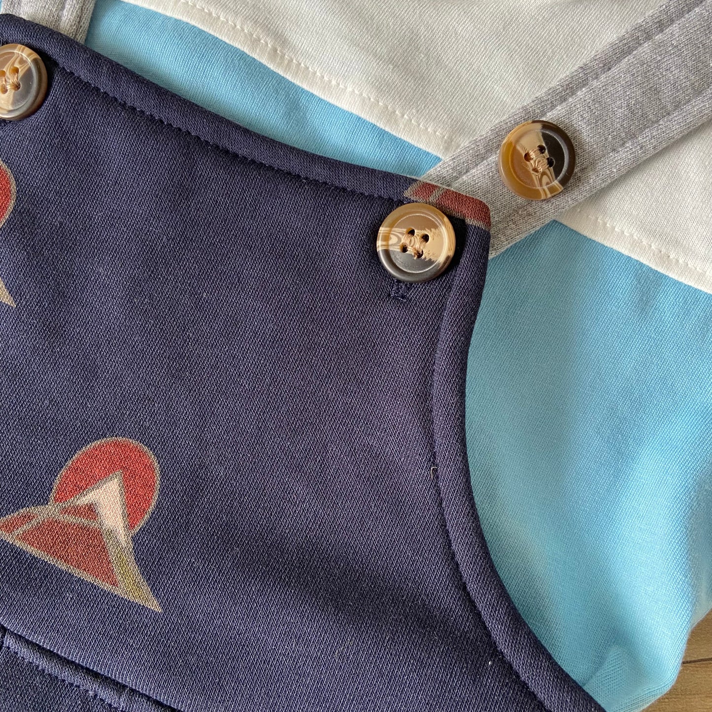 Unisex Infants Dungarees with T-shirt Set