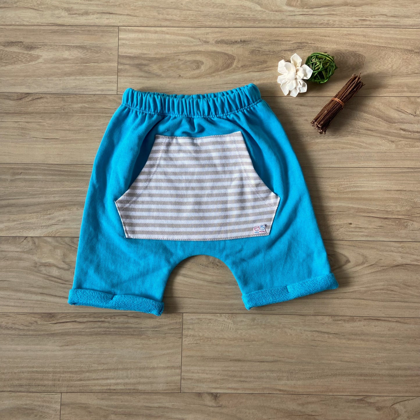 Unisex Infants Pouch & Play Trendy Shorts