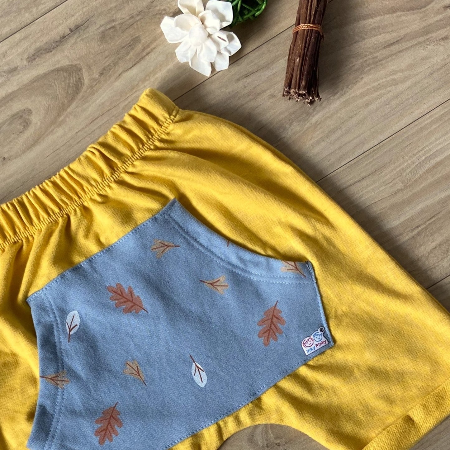 Unisex Infants Pouch & Play Trendy Shorts