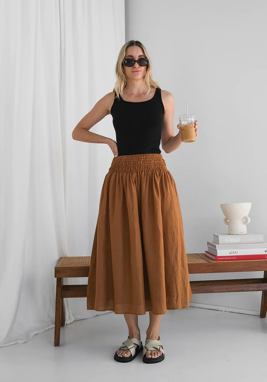 ROUND NECK SLEEVELESS TANK TOP