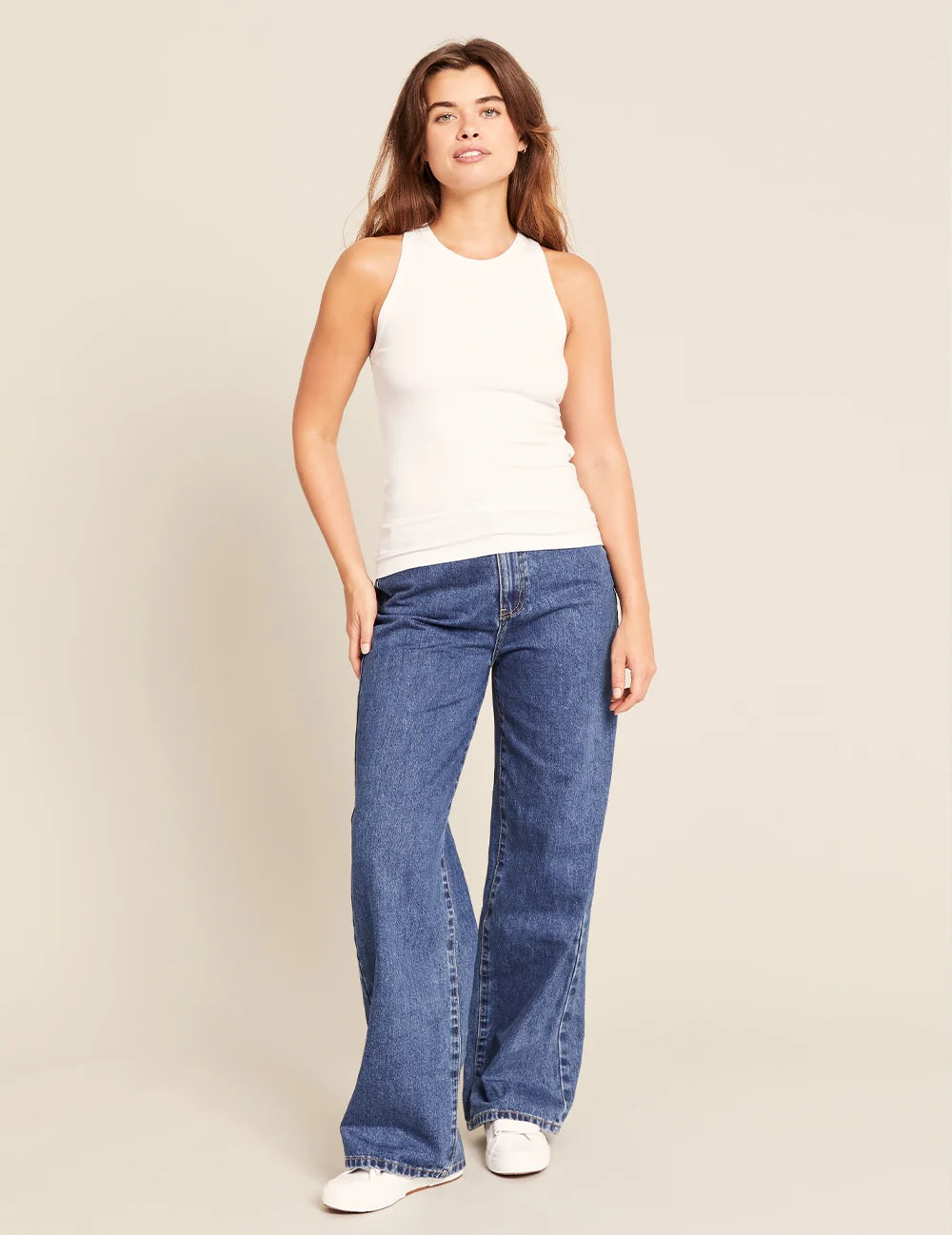 ROUND NECK SLEEVELESS TANK TOP